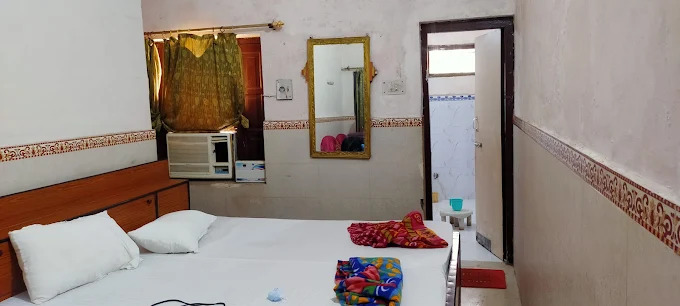 Room Room at Birla Dharamshala Ayodhya Near Ram Mandir